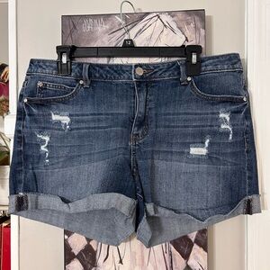 Jennifer Lopez Mid-Rise Short Size 14. EUC